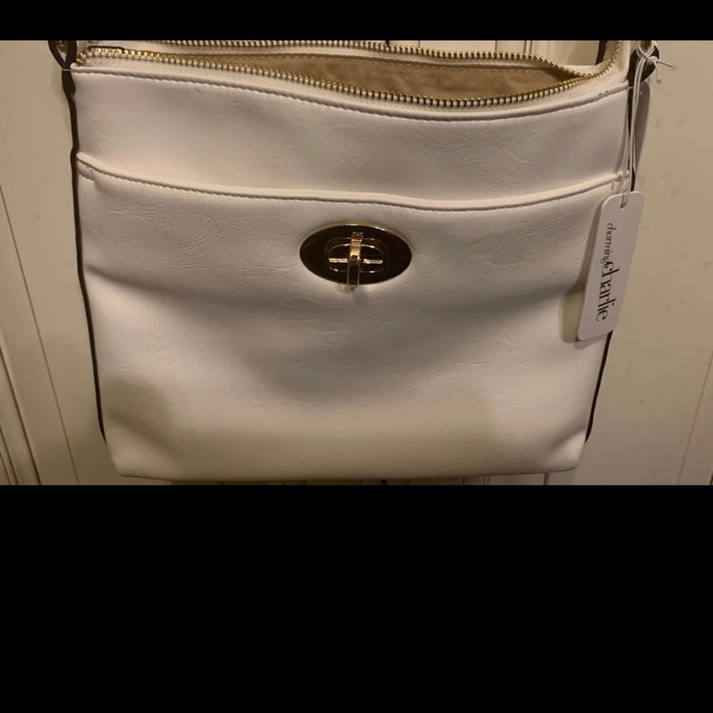 Charming Charlie crossbody handbag white